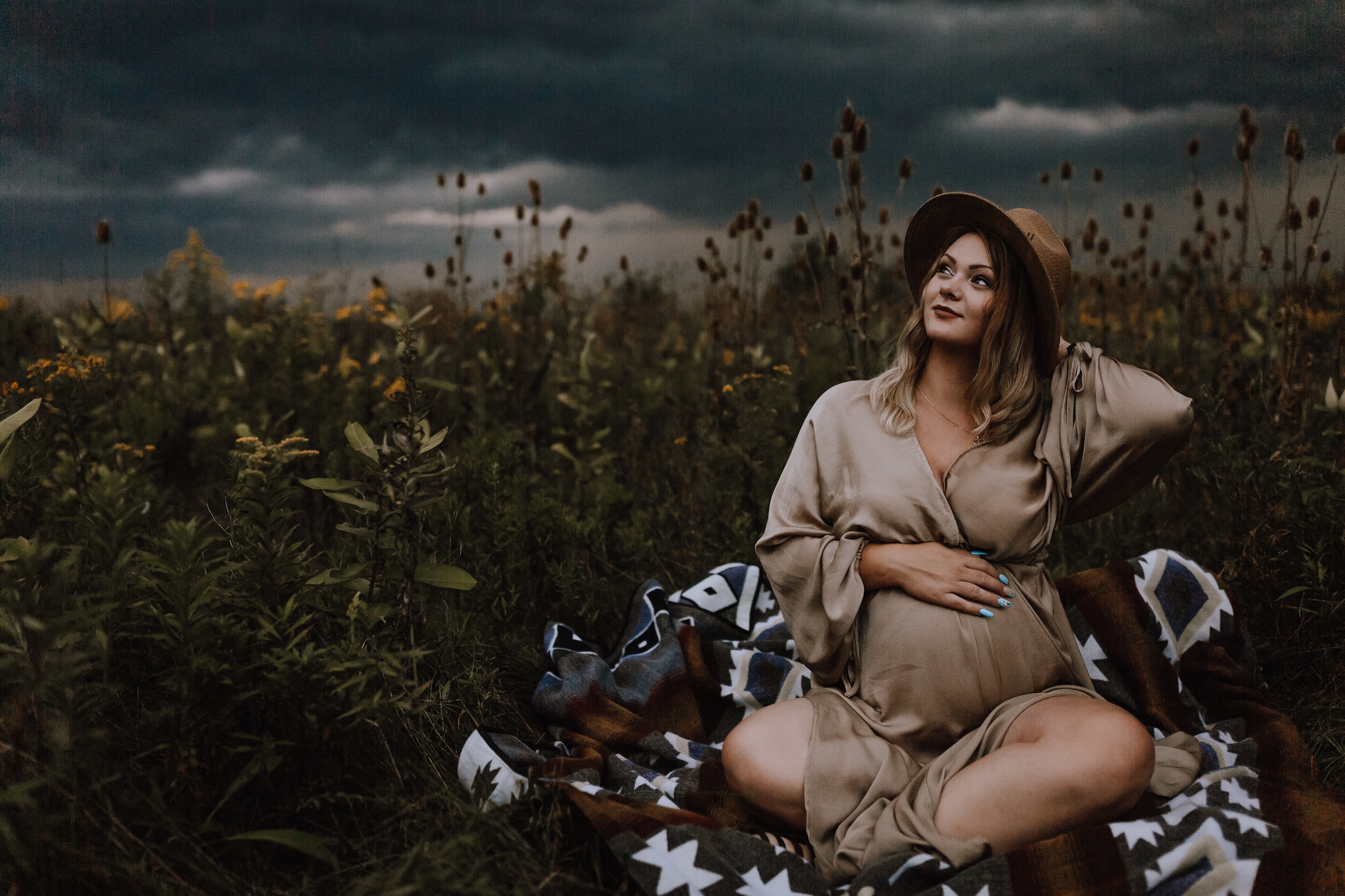 Cherishing Motherhood: The Intimacy of Maternity Photography