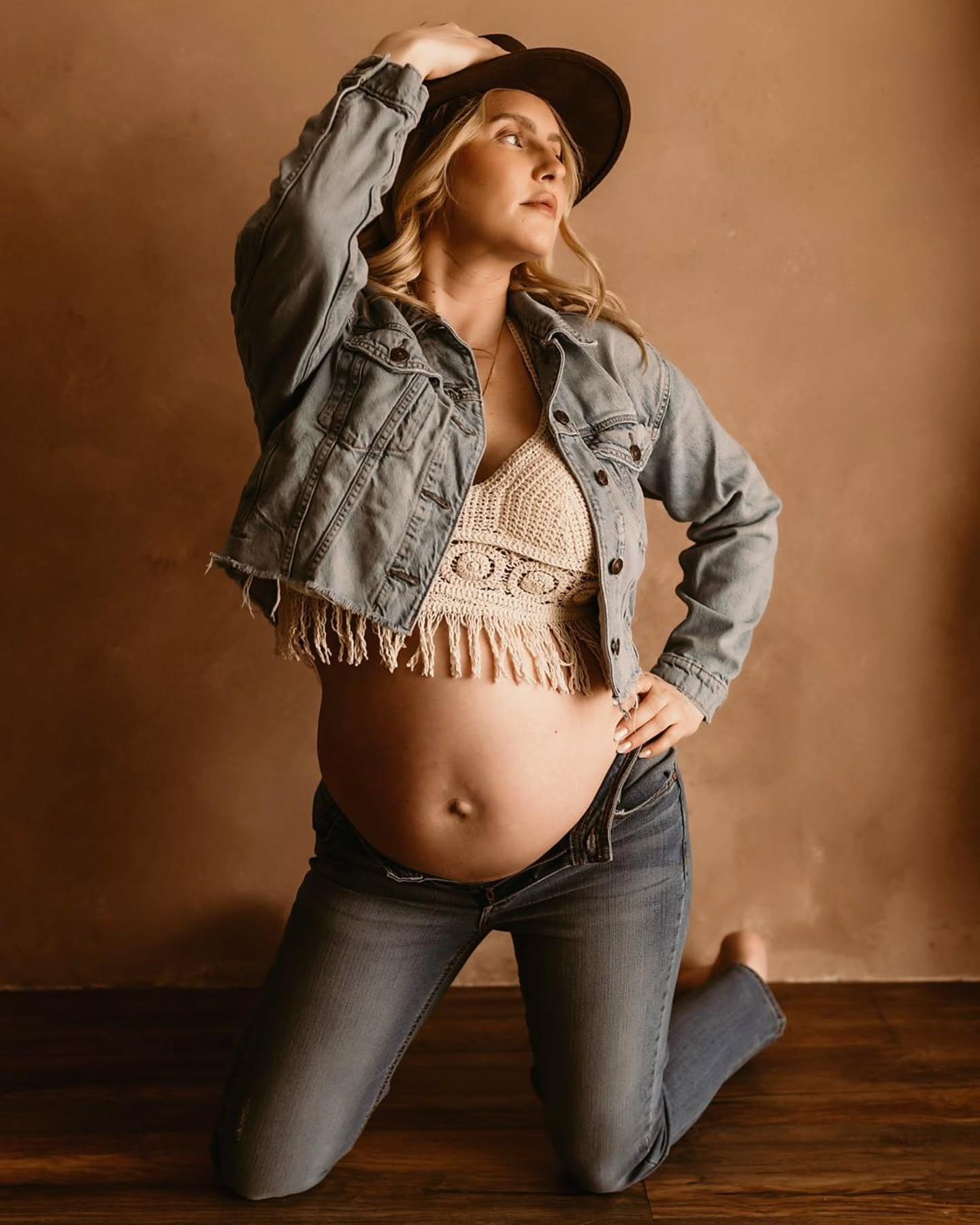Embracing Motherhood: The Perfect Timing for a Maternity Session