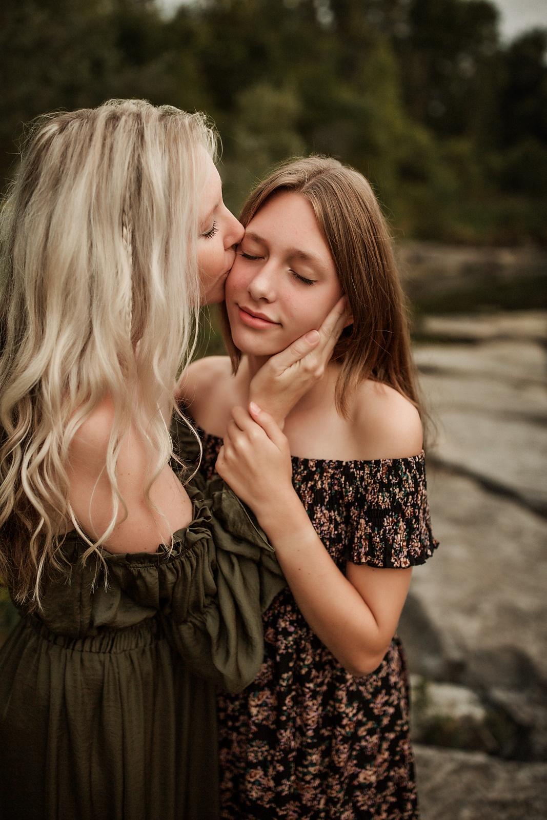 The McConachie Family | Intimate Summer Moments by the Creek