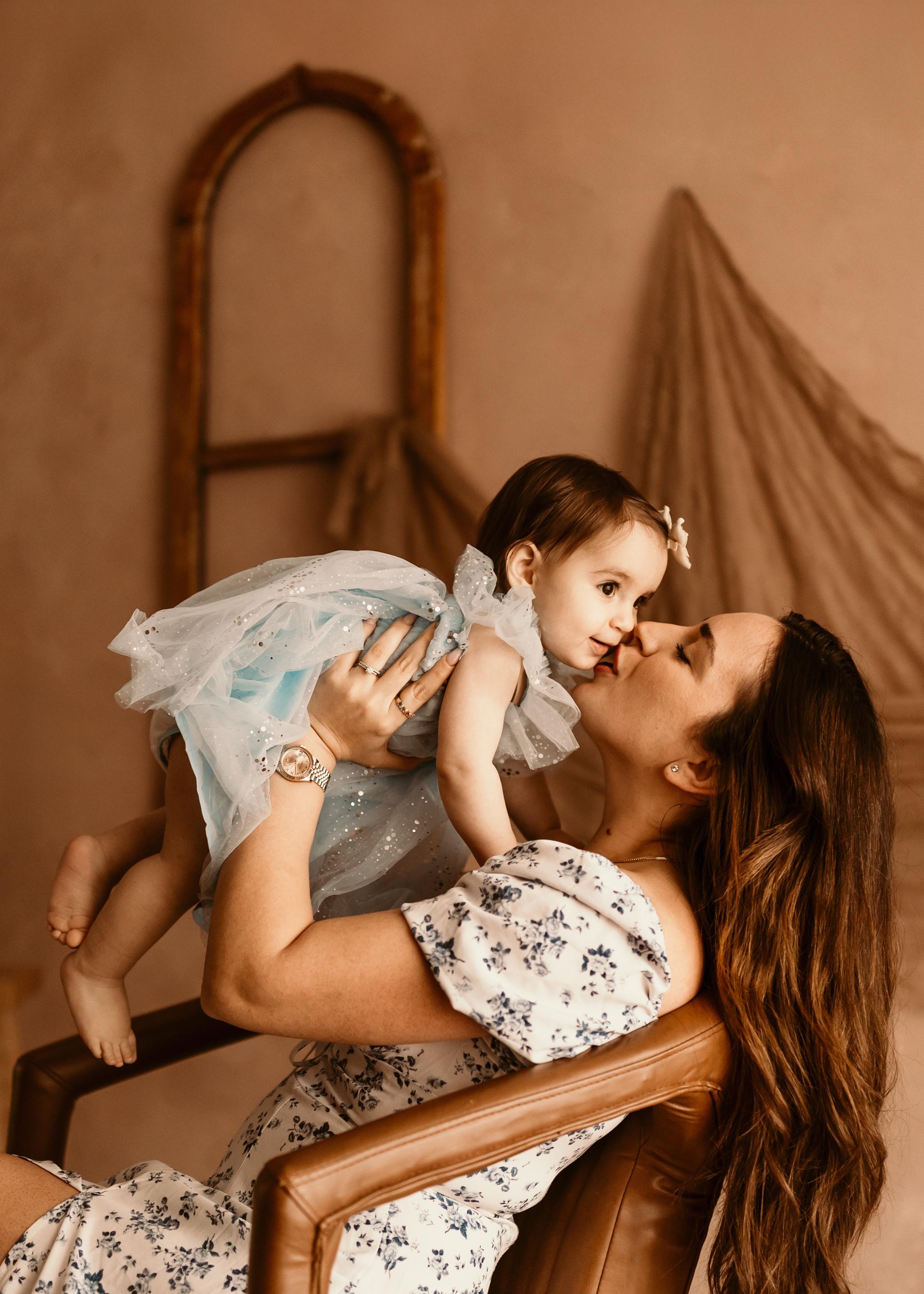 Capturing Real Connection: Planning Your Family Photo Session in Hamilton, Burlington & Beyond